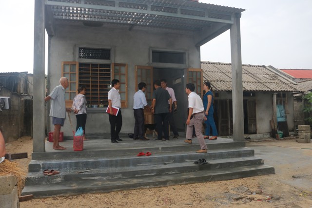 hăm gia đình bà Trần Thị Chúc ở xã Điền Hòa